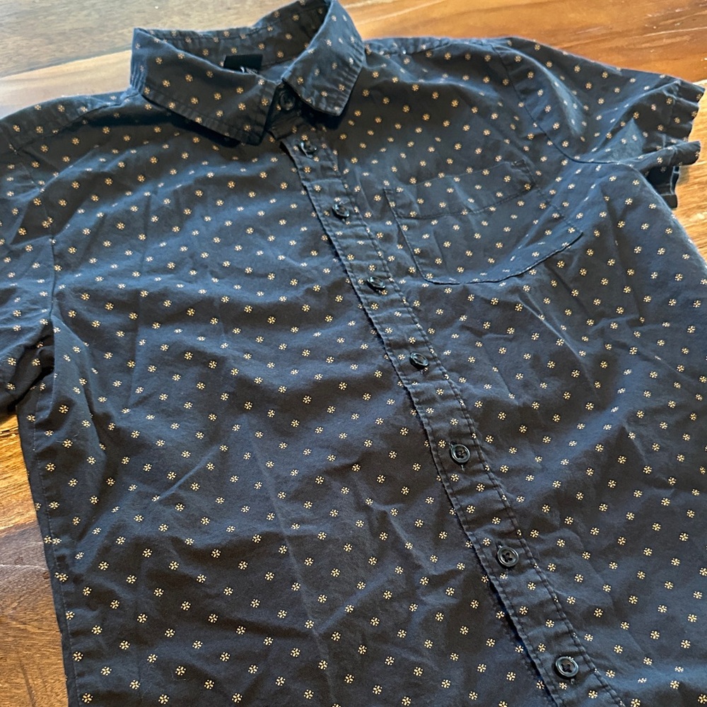 Bundle two button down shirts - Picture 4 of 12